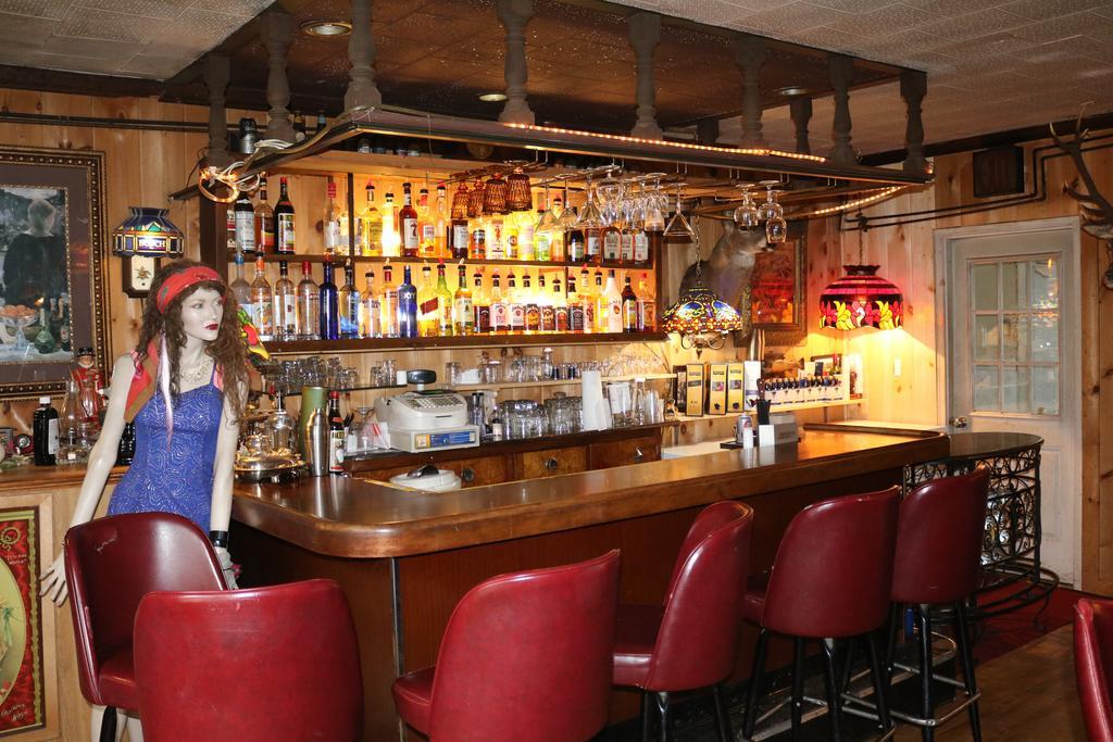 Colonial Inn Pine Hill Bagian luar foto