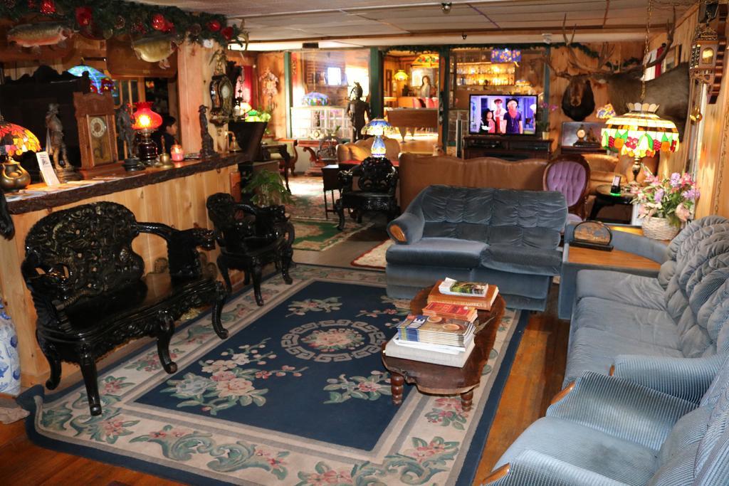 Colonial Inn Pine Hill Bagian luar foto