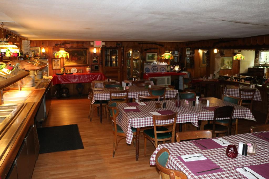 Colonial Inn Pine Hill Bagian luar foto