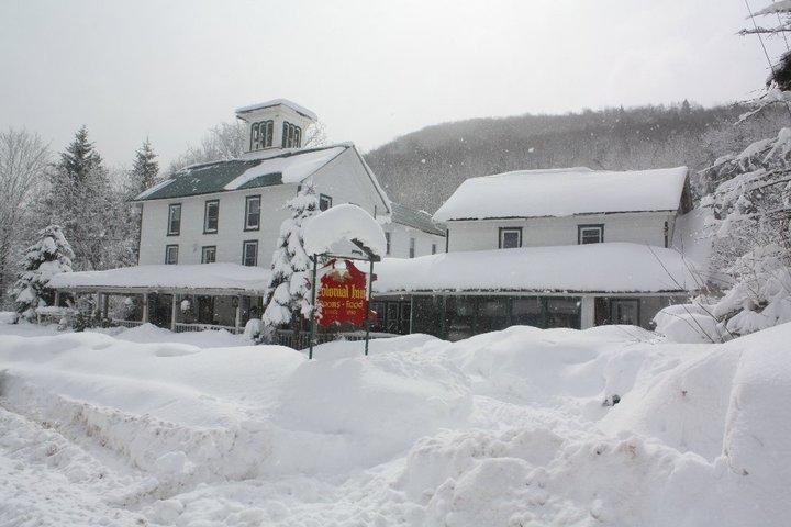 Colonial Inn Pine Hill Bagian luar foto