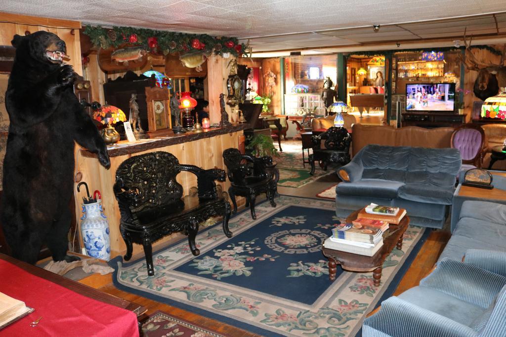 Colonial Inn Pine Hill Bagian luar foto